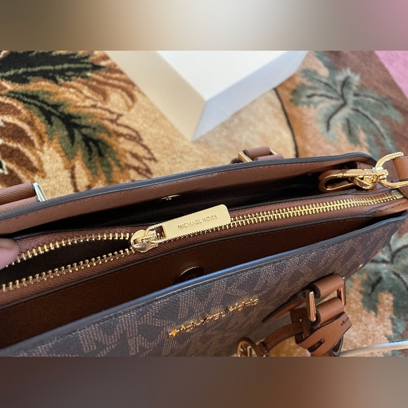 $398 Michael Kors LYNN LG EW SATCHEL Designer Bag MK Handbag NWT - Picture 8 of 12